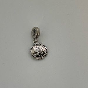 Pandora s925 ale New York pendant charm
